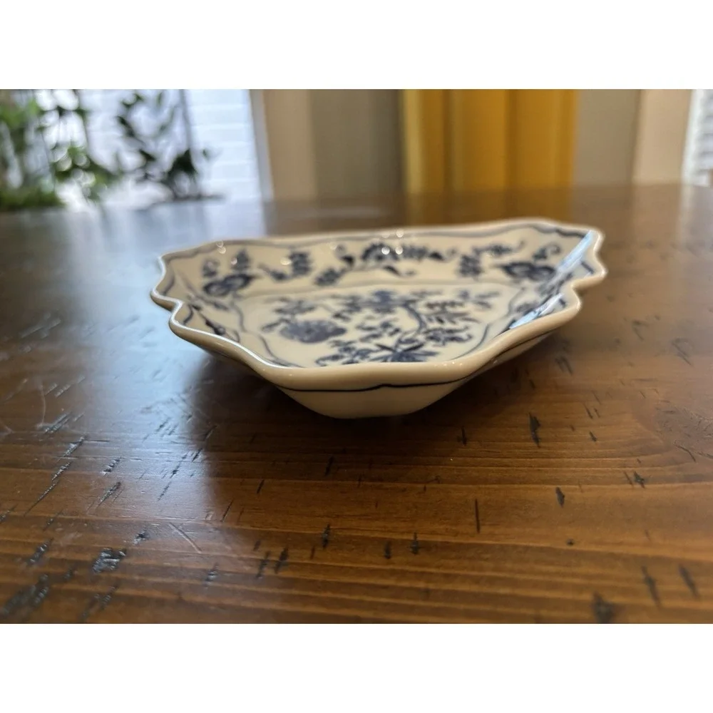 Blue Danube Japan Triangular Serving Dish Blue Onion Floral Grandmillennial 6.5